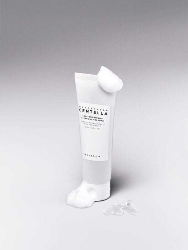 Madagascar Centella Tone Brightening Cleansing Gel Foam, 125ml.